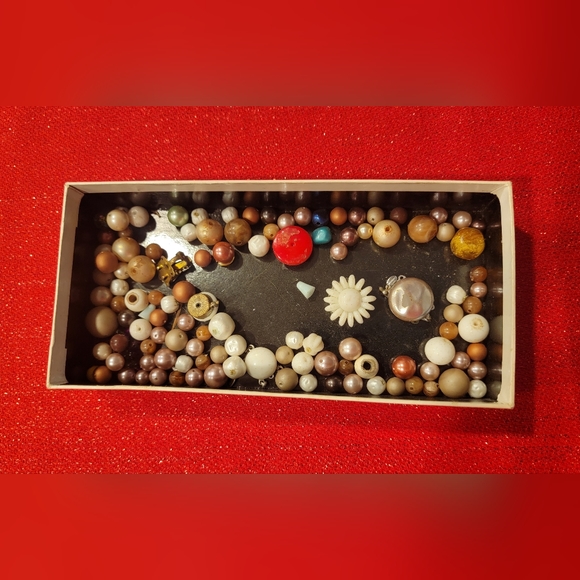 Vintage Painted Porcelain Romance  Scenes and Various Beads - Picture 6 of 13